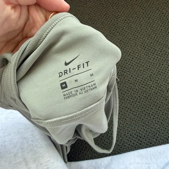 Nike Multiple Straps Light Green. Size medium. - Picture 2 of 3